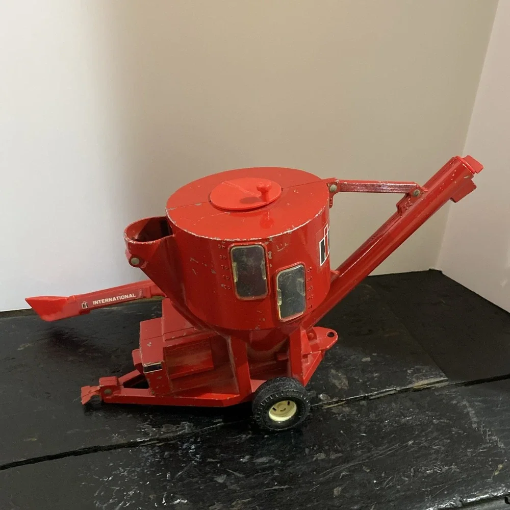 Vtg ERTL International IH Feed Grinder Mixer Mill 1/16 Farm Toy Metal